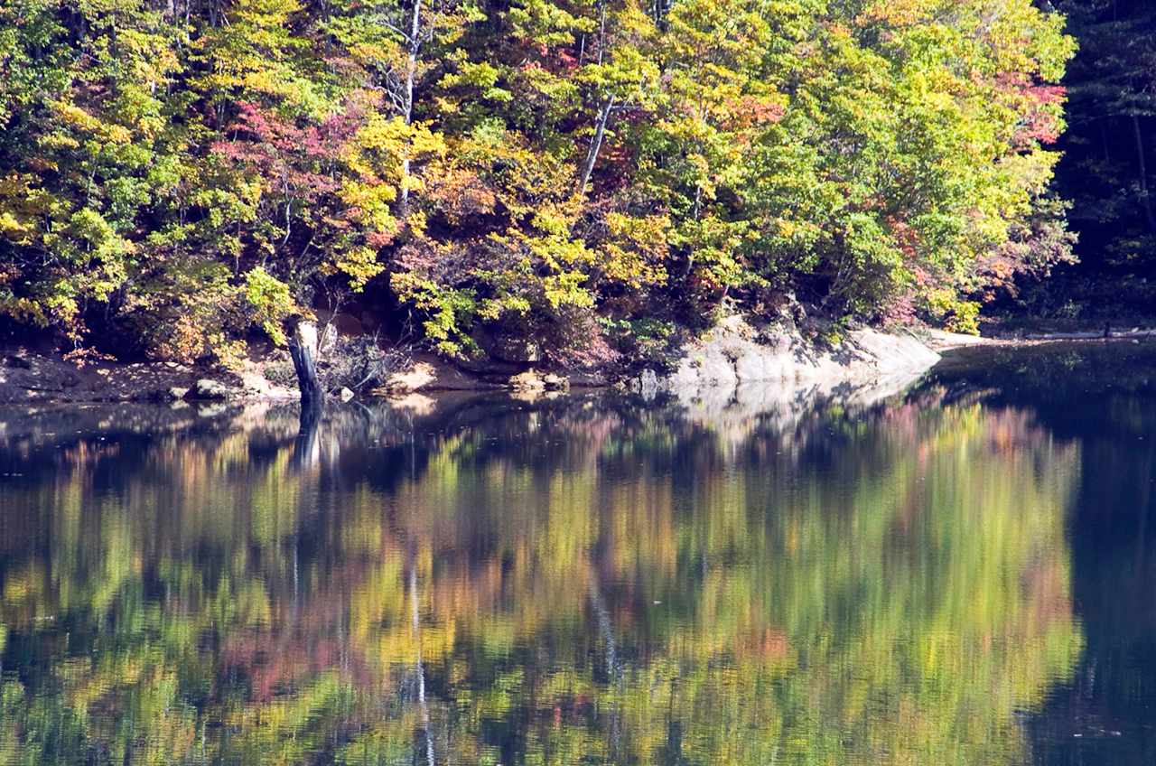 群馬・みなかみ・洞元湖　NIKON D2H　24.0-120.0 mm f/3.5-5.6　180 mm　1/180 秒 (f / 6.7)