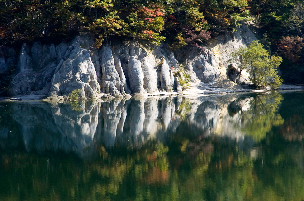 群馬・みなかみ・洞元湖　NIKON D2H　24.0-120.0 mm f/3.5-5.6　157 mm　1/250 秒 (f / 7.6)