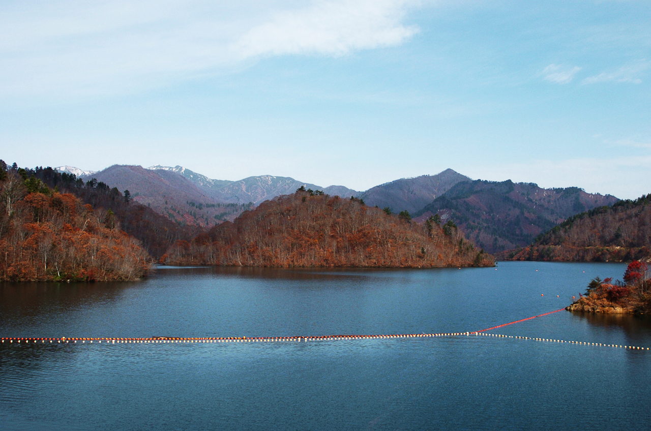 群馬・みなかみ・奥利根湖　NIKON D2H　　36 mm　1/320 秒 (f / 9.0)