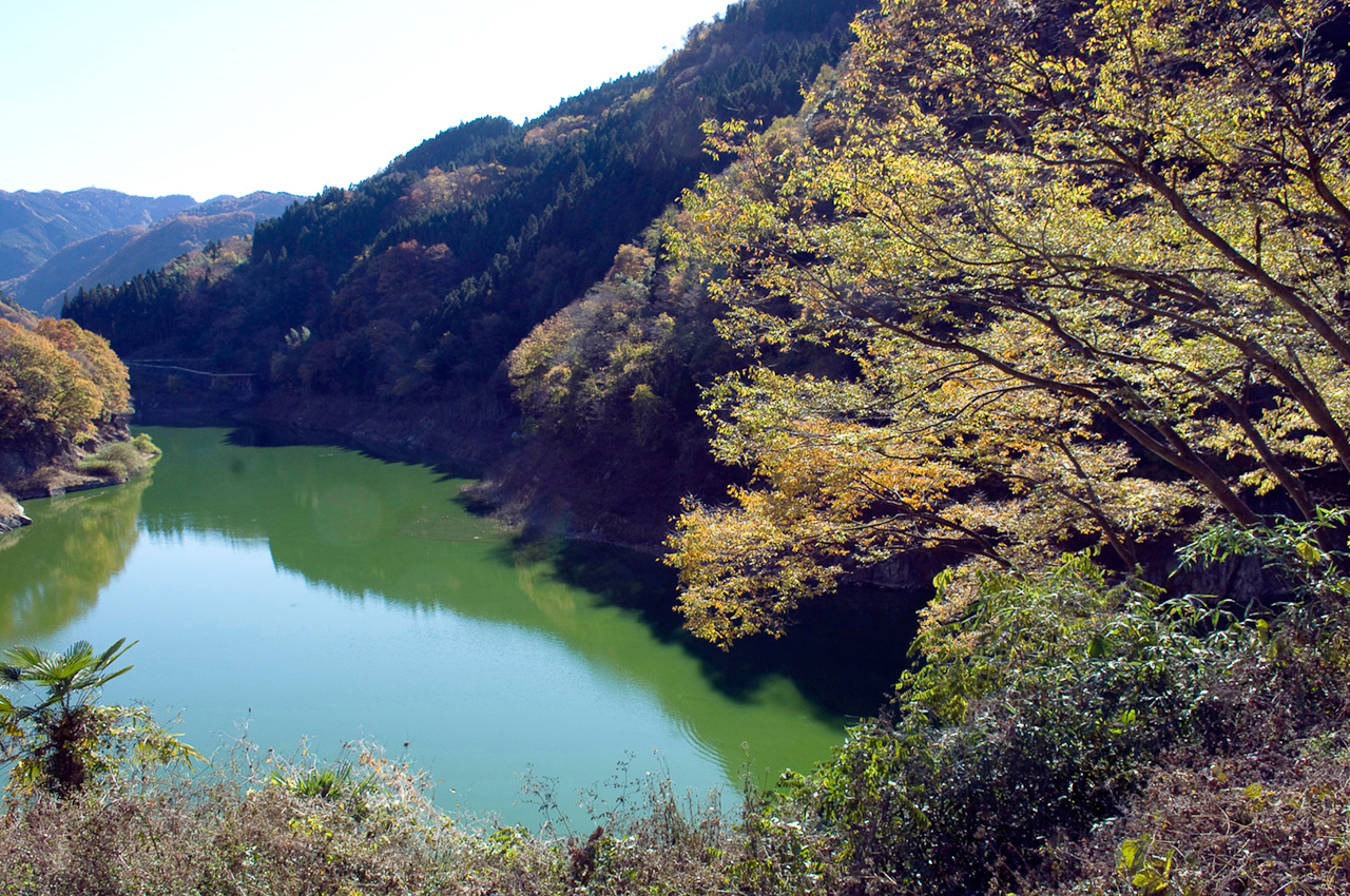 群馬・神流町・神流湖　NIKON D2X　17.0-55.0 mm f/2.8　25 mm　1/180 秒 (f / 6.7)