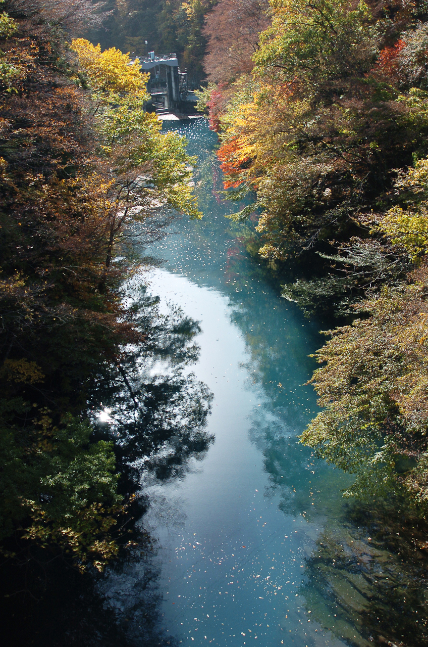 群馬・中之条町・四万・四万川　NIKON D2H　24.0-120.0 mm f/3.5-5.6　36 mm　1/180 秒 (f / 7.1)