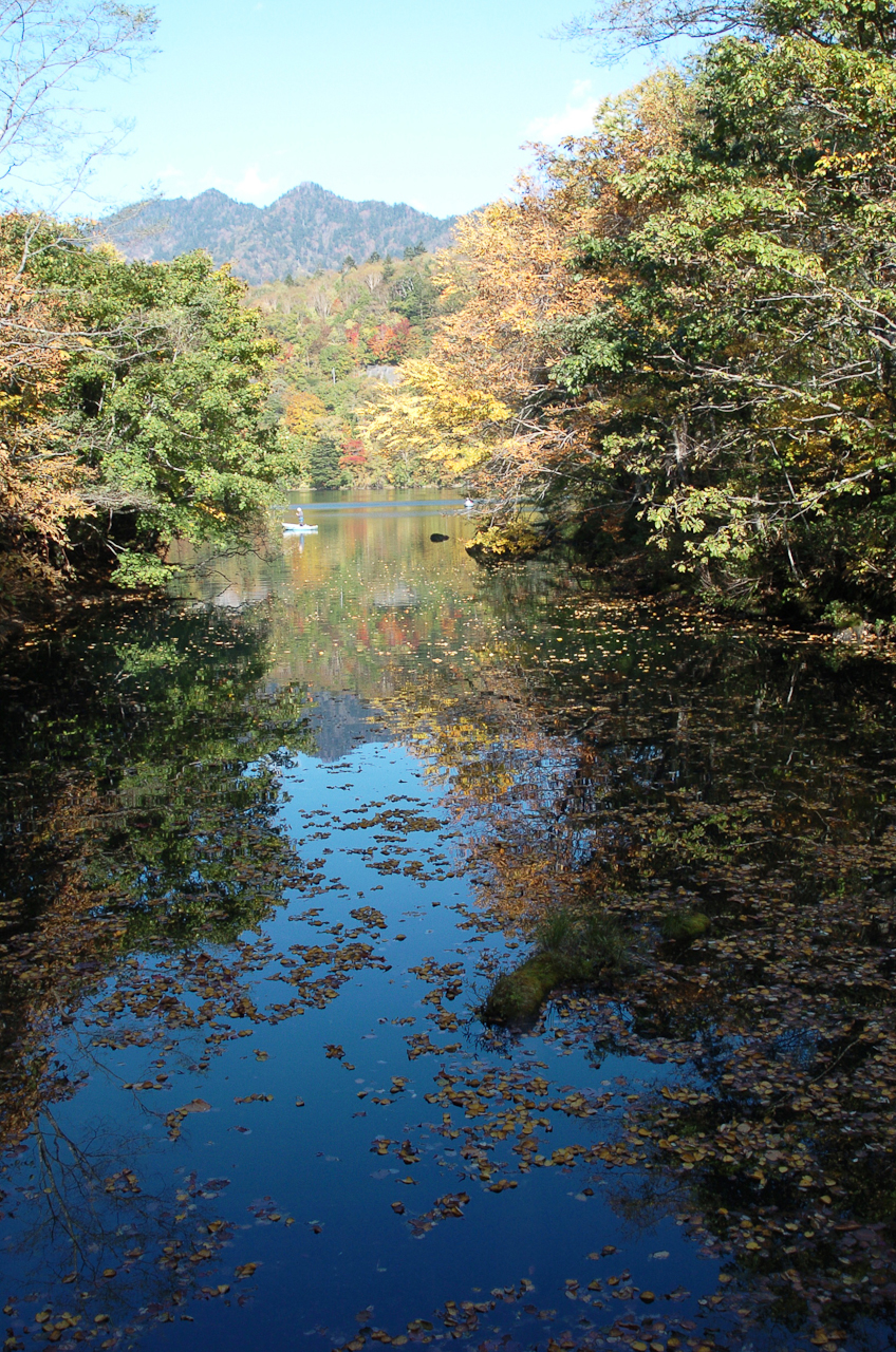 群馬・片品村・丸沼　NIKON D2H　24.0-120.0 mm f/3.5-5.6　36 mm　1/180 秒 (f / 6.7)